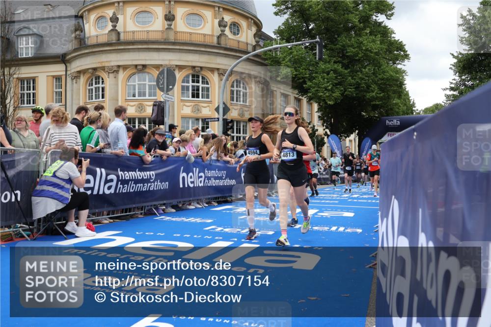 29.06.2025 - hella hamburg halbmarathon Strokosch-Dieckow http://msf.ph/oto/8307154 29.06.2025 10:56:10 Ziel 1193, 3058, 4594, 4813, 5465, 5492, 5570, 7547, 7594, 8330, 8639, 9903, 9907, 10789, 12348, 12545, 14363, 15484, 16113, 16634, 17468, 17640, 17642, 18212, 19152 meine-sportfotos.de