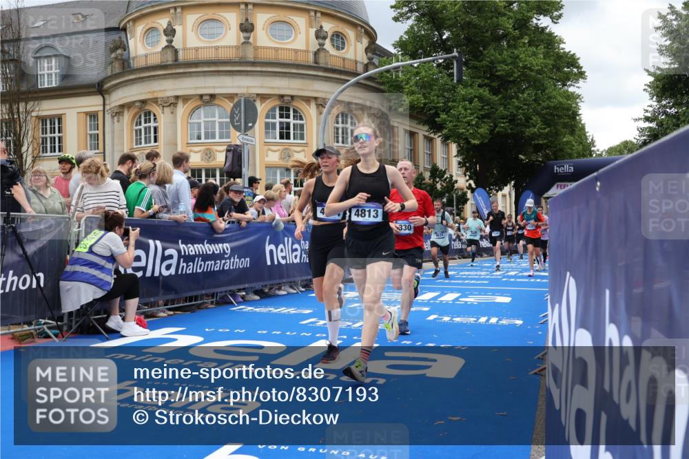 29.06.2025 - hella hamburg halbmarathon Strokosch-Dieckow http://msf.ph/oto/8307193 29.06.2025 10:56:10 Ziel 1193, 3058, 4594, 4813, 5465, 5492, 5570, 7547, 7594, 8330, 8639, 9903, 9907, 10789, 12348, 12545, 14363, 15484, 16113, 16634, 17468, 17640, 17642, 18212, 19152 meine-sportfotos.de