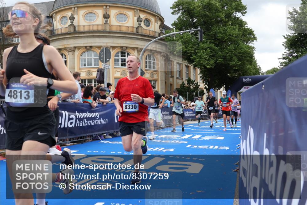 29.06.2025 - hella hamburg halbmarathon Strokosch-Dieckow http://msf.ph/oto/8307259 29.06.2025 10:56:11 Ziel 1193, 4594, 4813, 5465, 5492, 5570, 7547, 7594, 8330, 8639, 9903, 9907, 10789, 12348, 12545, 14363, 15484, 16113, 16634, 17468, 17640, 17642, 18741, 19152 meine-sportfotos.de