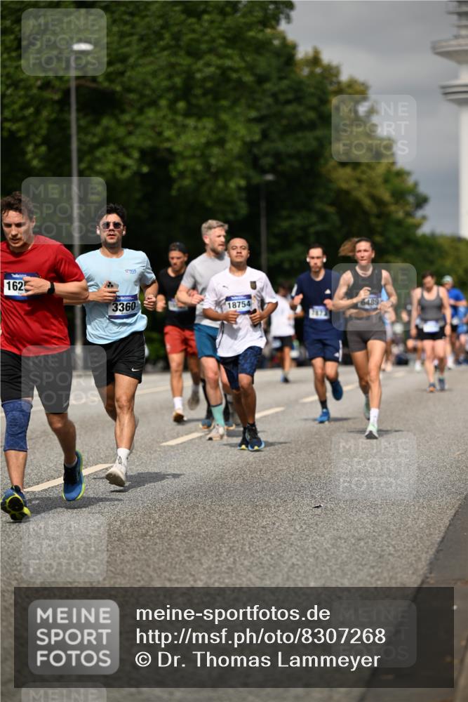 29.06.2025 - hella hamburg halbmarathon Dr. Thomas Lammeyer http://msf.ph/oto/8307268 29.06.2025 10:16:51 Kennedybrücke 1020, 1051, 2531, 2942, 3360, 4187, 4532, 6489, 7873, 8398, 8405, 9705, 10409, 10581 meine-sportfotos.de