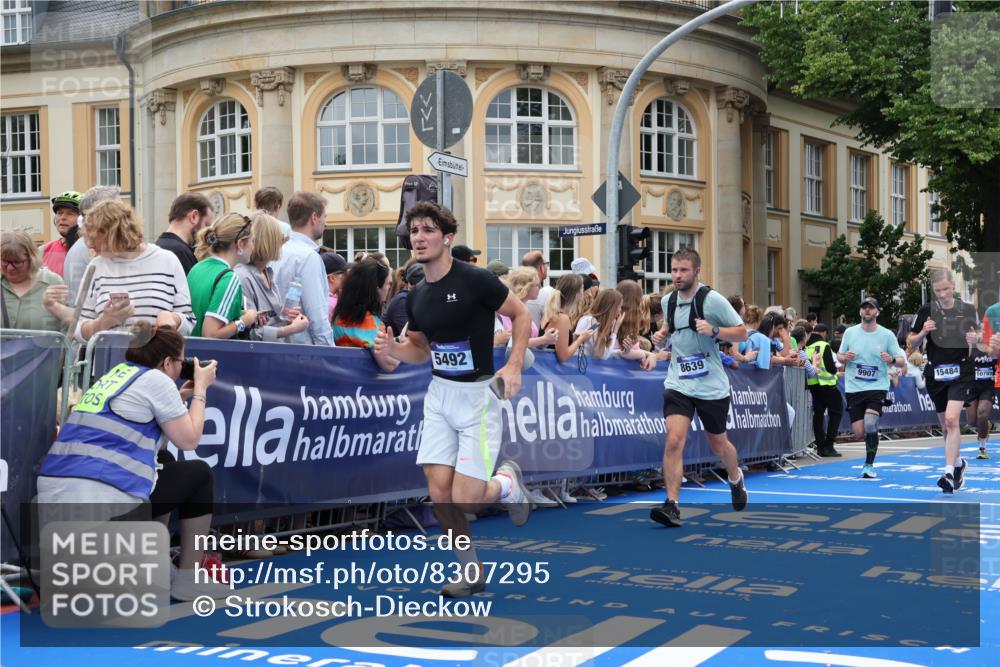 29.06.2025 - hella hamburg halbmarathon Strokosch-Dieckow http://msf.ph/oto/8307295 29.06.2025 10:56:12 Ziel 1193, 4594, 4813, 5465, 5492, 5570, 7547, 8330, 8639, 9903, 9907, 10789, 12348, 12545, 14363, 15484, 16113, 16375, 16634, 17468, 17640, 17642, 18117, 18495, 18652, 18741, 19152 meine-sportfotos.de