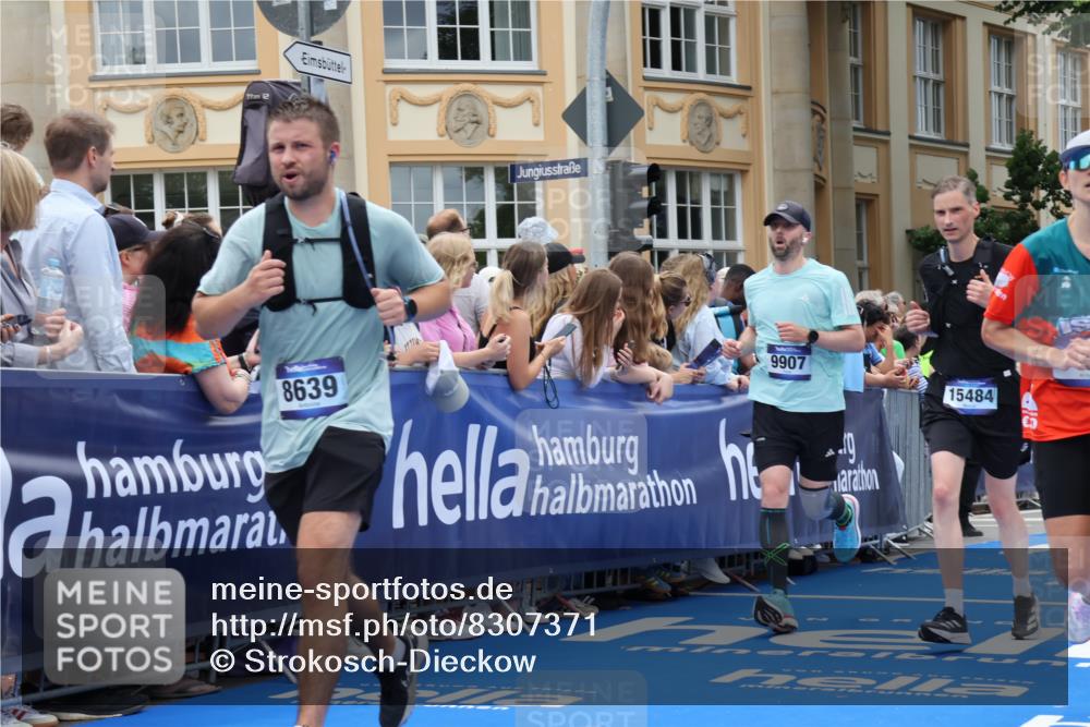 29.06.2025 - hella hamburg halbmarathon Strokosch-Dieckow http://msf.ph/oto/8307371 29.06.2025 10:56:13 Ziel 1193, 4594, 4813, 5465, 5492, 5570, 7547, 8330, 8639, 9903, 9907, 10789, 11309, 12348, 12545, 14363, 15300, 15484, 16113, 16375, 16634, 17468, 17642, 18117, 18495, 18652, 18741, 19152 meine-sportfotos.de