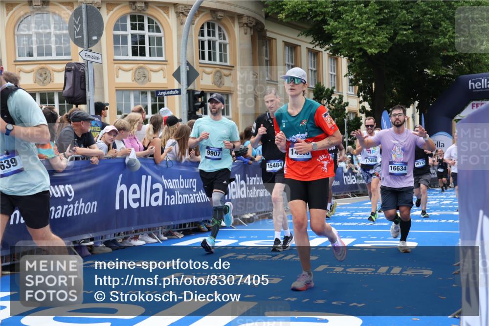 29.06.2025 - hella hamburg halbmarathon Strokosch-Dieckow http://msf.ph/oto/8307405 29.06.2025 10:56:13 Ziel 1193, 4594, 4813, 5465, 5492, 5570, 7547, 8330, 8639, 9903, 9907, 10789, 11309, 12348, 12545, 14363, 15300, 15484, 16113, 16375, 16634, 17468, 17642, 18117, 18495, 18652, 18741, 19152 meine-sportfotos.de