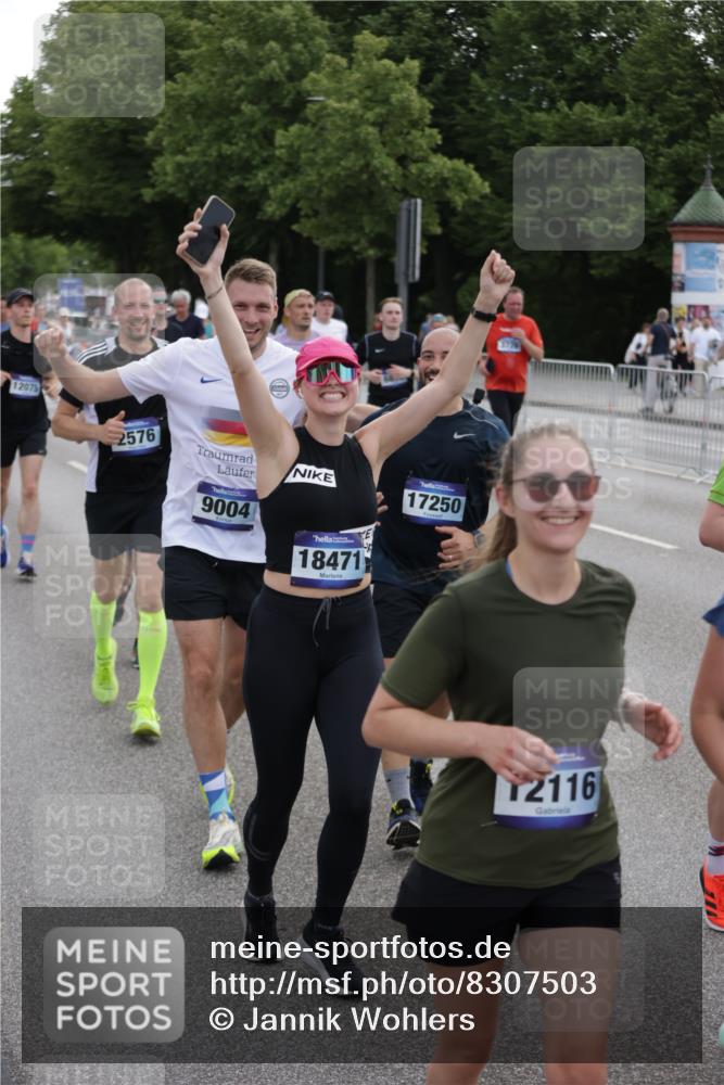 29.06.2025 - hella hamburg halbmarathon Jannik Wohlers http://msf.ph/oto/8307503 29.06.2025 10:38:13 Lombardsbrücke 56, 1721, 2151, 2576, 2660, 2693, 3216, 3323, 3726, 3841, 4028, 4139, 4155, 4159, 4259, 4260, 4316, 4883, 5085, 5089, 5155, 5617, 5684, 5913, 6695, 6696, 6875, 7117, 7148, 7371, 7561, 7692, 7849, 8583, 8635, 8747, 9004, 9455, 11635, 11697, 12072, 12075, 12116, 12577, 13000, 13200, 13823, 14096, 15644, 15755, 16174, 16181, 16214, 16346, 16708, 17091, 17250, 17333, 17478, 18471, 18709 meine-sportfotos.de