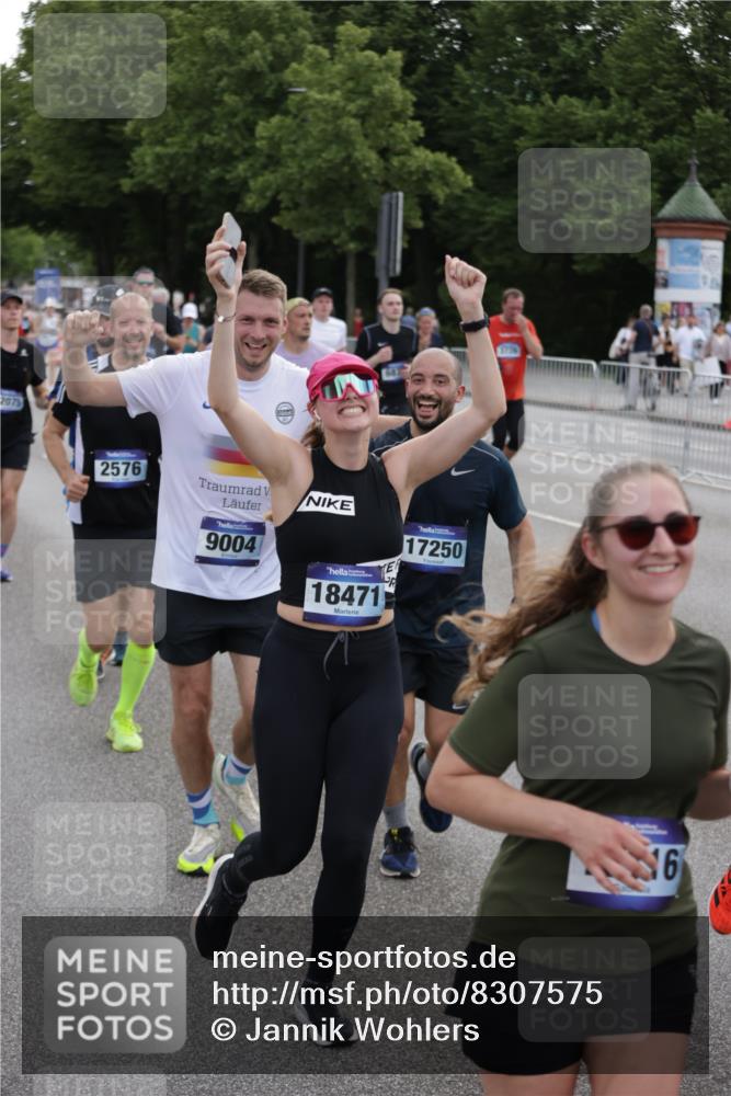 29.06.2025 - hella hamburg halbmarathon Jannik Wohlers http://msf.ph/oto/8307575 29.06.2025 10:38:13 Lombardsbrücke 56, 1721, 2151, 2576, 2660, 2693, 3216, 3323, 3726, 3841, 4028, 4139, 4155, 4159, 4259, 4260, 4316, 4883, 5085, 5089, 5155, 5617, 5684, 5913, 6695, 6696, 6875, 7117, 7148, 7371, 7561, 7692, 7849, 8583, 8635, 8747, 9004, 9455, 11635, 11697, 12072, 12075, 12116, 12577, 13000, 13200, 13823, 14096, 15644, 15755, 16174, 16181, 16214, 16346, 16708, 17091, 17250, 17333, 17478, 18471, 18709 meine-sportfotos.de