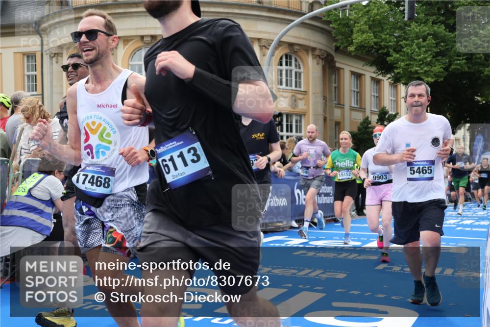 29.06.2025 - hella hamburg halbmarathon Strokosch-Dieckow http://msf.ph/oto/8307673 29.06.2025 10:56:16 Ziel 1193, 3048, 4029, 5465, 5672, 7547, 8639, 9622, 9903, 9907, 10789, 11231, 11309, 12348, 14363, 15300, 15484, 16113, 16375, 16634, 17468, 18117, 18495, 18652, 18741, 19152 meine-sportfotos.de
