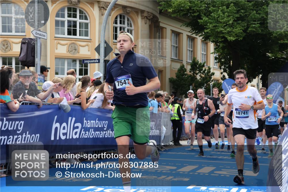 29.06.2025 - hella hamburg halbmarathon Strokosch-Dieckow http://msf.ph/oto/8307885 29.06.2025 10:56:20 Ziel 1193, 3048, 4029, 5465, 5672, 7547, 7742, 8863, 9622, 9903, 10665, 10789, 11231, 11309, 12348, 15300, 15818, 16375, 17468, 17734, 18117, 18495, 18652, 18741, 19152 meine-sportfotos.de