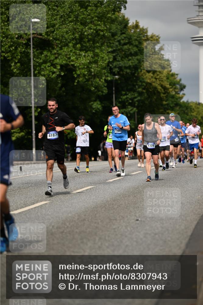 29.06.2025 - hella hamburg halbmarathon Dr. Thomas Lammeyer http://msf.ph/oto/8307943 29.06.2025 10:16:56 Kennedybrücke 1020, 1051, 1328, 2531, 2942, 3360, 4187, 4532, 4554, 5597, 5598, 6489, 7873, 8115, 8398, 8405, 9527, 9705, 10409, 10581 meine-sportfotos.de