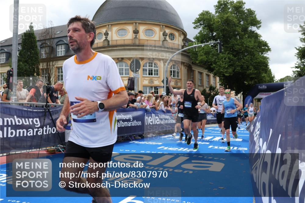 29.06.2025 - hella hamburg halbmarathon Strokosch-Dieckow http://msf.ph/oto/8307970 29.06.2025 10:56:22 Ziel 3048, 4029, 5672, 6399, 7547, 7742, 8863, 9622, 9903, 10665, 11231, 11309, 12348, 15300, 15407, 15818, 16257, 16261, 16375, 17268, 17734, 18117, 18495, 18652, 18741, 19152 meine-sportfotos.de