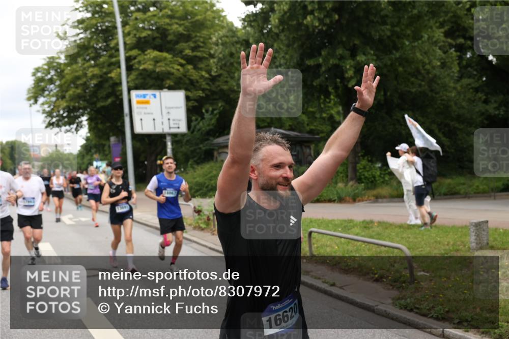 29.06.2025 - hella hamburg halbmarathon Yannick Fuchs http://msf.ph/oto/8307972 29.06.2025 10:50:28 20KM 1583, 1955, 2083, 2741, 3413, 4152, 4594, 4813, 5418, 5492, 5570, 5744, 6399, 6416, 6835, 7037, 7547, 8542, 8652, 8669, 8968, 8996, 9246, 9727, 9884, 9903, 9907, 9934, 10084, 10093, 10665, 11870, 12348, 12440, 12590, 12712, 13394, 13666, 13691, 13750, 14408, 14588, 14678, 14867, 15097, 15407, 15431, 15695, 16008, 16009, 16121, 16620, 16634, 16679, 17268, 17660, 17993, 18719, 18867, 18899, 19091 meine-sportfotos.de