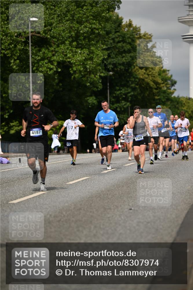 29.06.2025 - hella hamburg halbmarathon Dr. Thomas Lammeyer http://msf.ph/oto/8307974 29.06.2025 10:16:57 Kennedybrücke 1020, 1051, 1328, 2531, 2942, 3360, 4187, 4532, 4554, 5597, 5598, 6489, 7873, 8115, 8398, 8405, 9527, 9705, 10581 meine-sportfotos.de