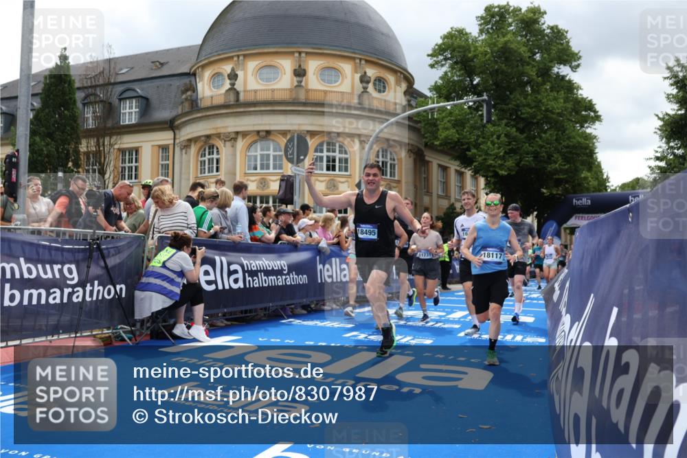 29.06.2025 - hella hamburg halbmarathon Strokosch-Dieckow http://msf.ph/oto/8307987 29.06.2025 10:56:22 Ziel 3048, 4029, 5672, 6399, 7547, 7742, 8863, 9622, 9903, 10665, 11231, 11309, 12348, 15300, 15407, 15818, 16257, 16261, 16375, 17268, 17734, 18117, 18495, 18652, 18741, 19152 meine-sportfotos.de