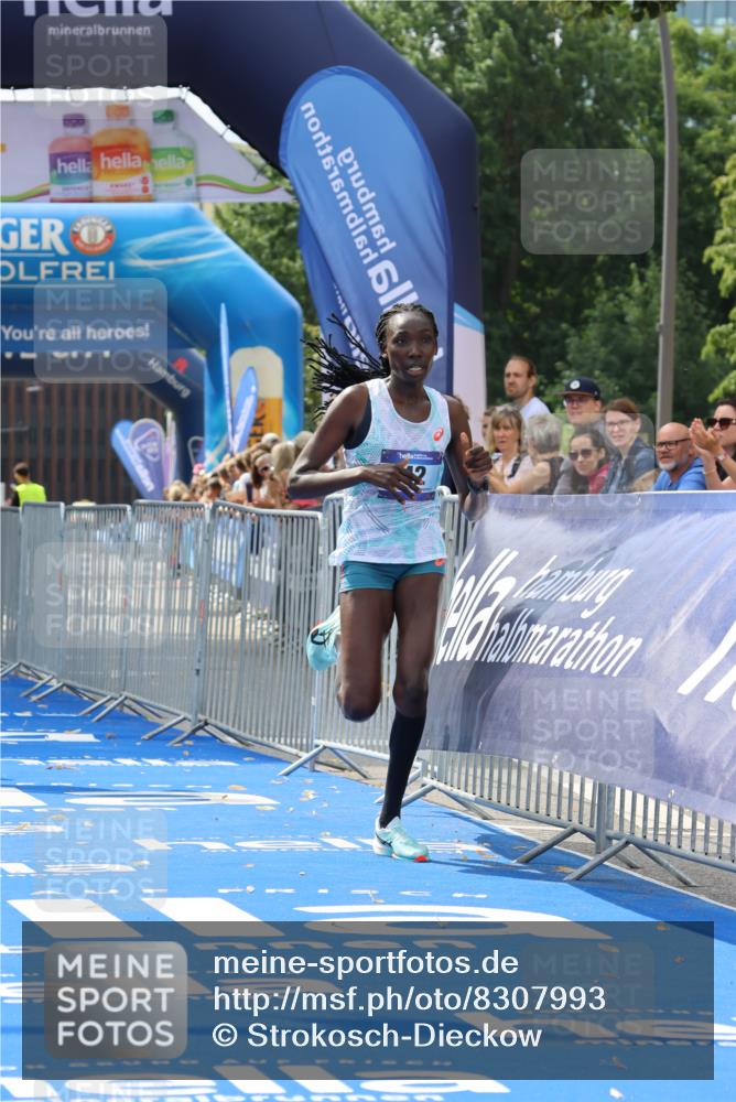 29.06.2025 - hella hamburg halbmarathon Strokosch-Dieckow http://msf.ph/oto/8307993 29.06.2025 10:13:58 Ziel 31, 42, 14689 meine-sportfotos.de