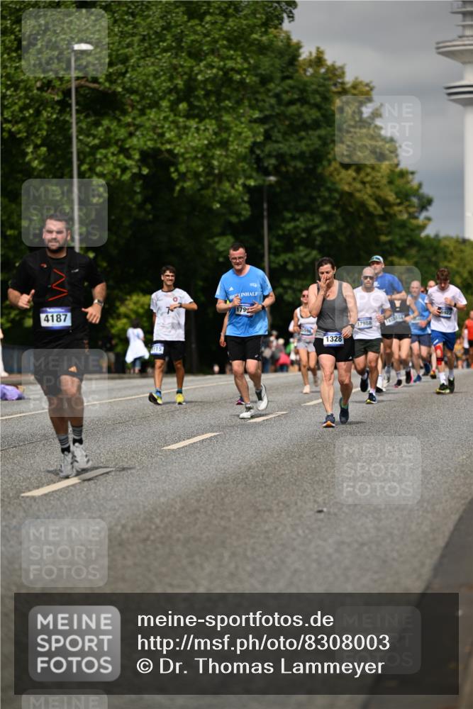 29.06.2025 - hella hamburg halbmarathon Dr. Thomas Lammeyer http://msf.ph/oto/8308003 29.06.2025 10:16:57 Kennedybrücke 1020, 1051, 1328, 2531, 2942, 3360, 4187, 4532, 4554, 5597, 5598, 6489, 7873, 8115, 8398, 8405, 9527, 9705, 10581 meine-sportfotos.de