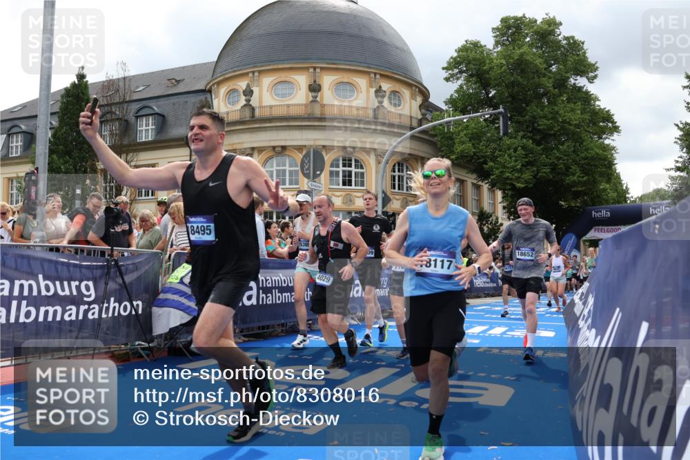 29.06.2025 - hella hamburg halbmarathon Strokosch-Dieckow http://msf.ph/oto/8308016 29.06.2025 10:56:23 Ziel 1583, 3048, 4029, 5672, 6399, 7547, 7742, 8863, 9622, 10665, 11231, 11309, 15300, 15407, 15818, 16257, 16261, 16375, 17268, 17734, 18117, 18495, 18652, 18741, 18746, 18835 meine-sportfotos.de