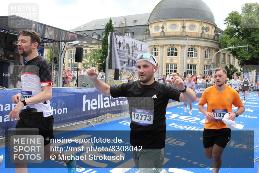 29.06.2025 - hella hamburg halbmarathon Michael Strokosch http://msf.ph/oto/8308042 29.06.2025 10:58:08 Ziel 1563, 1611, 3141, 4319, 4579, 6531, 6892, 8089, 10036, 10408, 11832, 12773, 13666, 15090, 15189, 15527 meine-sportfotos.de