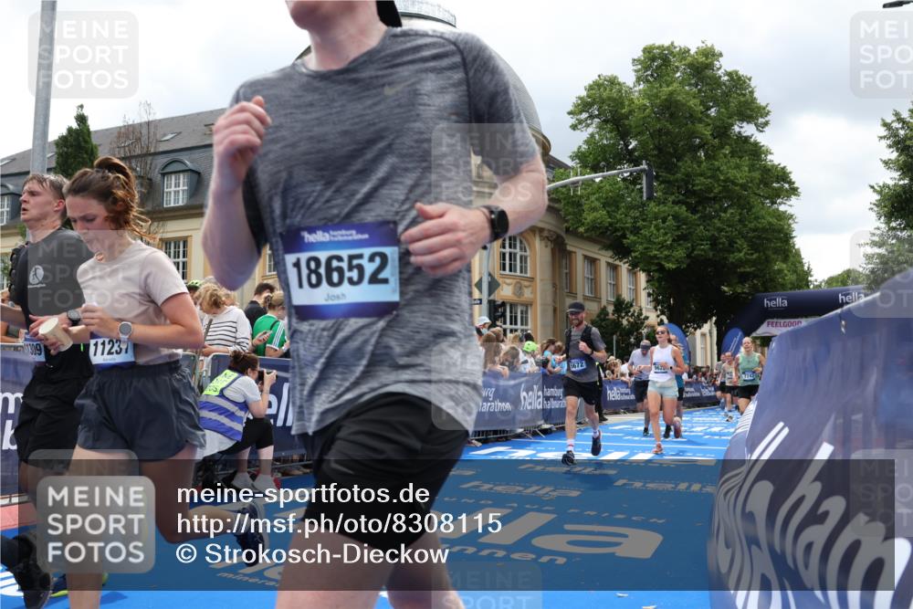 29.06.2025 - hella hamburg halbmarathon Strokosch-Dieckow http://msf.ph/oto/8308115 29.06.2025 10:56:24 Ziel 1583, 3048, 4029, 5672, 5744, 6399, 7547, 7742, 8863, 9622, 10093, 10665, 11231, 11309, 15300, 15407, 15818, 16257, 16261, 16375, 17268, 17734, 18117, 18495, 18652, 18741, 18746, 18835 meine-sportfotos.de