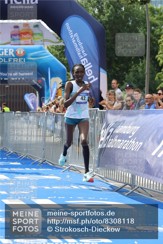 29.06.2025 - hella hamburg halbmarathon Strokosch-Dieckow http://msf.ph/oto/8308118 29.06.2025 10:13:58 Ziel 31, 42, 14689 meine-sportfotos.de