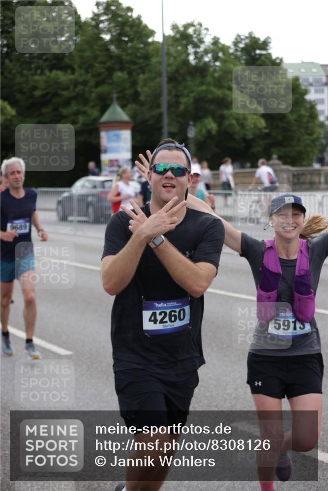 29.06.2025 - hella hamburg halbmarathon Jannik Wohlers http://msf.ph/oto/8308126 29.06.2025 10:38:18 Lombardsbrücke 56, 1390, 1721, 2576, 2660, 2693, 3216, 3323, 3726, 3927, 4028, 4259, 4260, 4316, 5617, 5684, 5913, 6695, 6696, 6875, 7148, 7263, 7371, 7561, 7692, 7849, 8367, 8583, 8635, 8747, 9004, 9455, 9708, 10604, 11059, 11635, 11697, 12028, 12072, 12075, 12577, 12722, 14096, 15755, 16181, 16346, 17250, 17333, 17478, 18050, 18471, 18504, 18709 meine-sportfotos.de