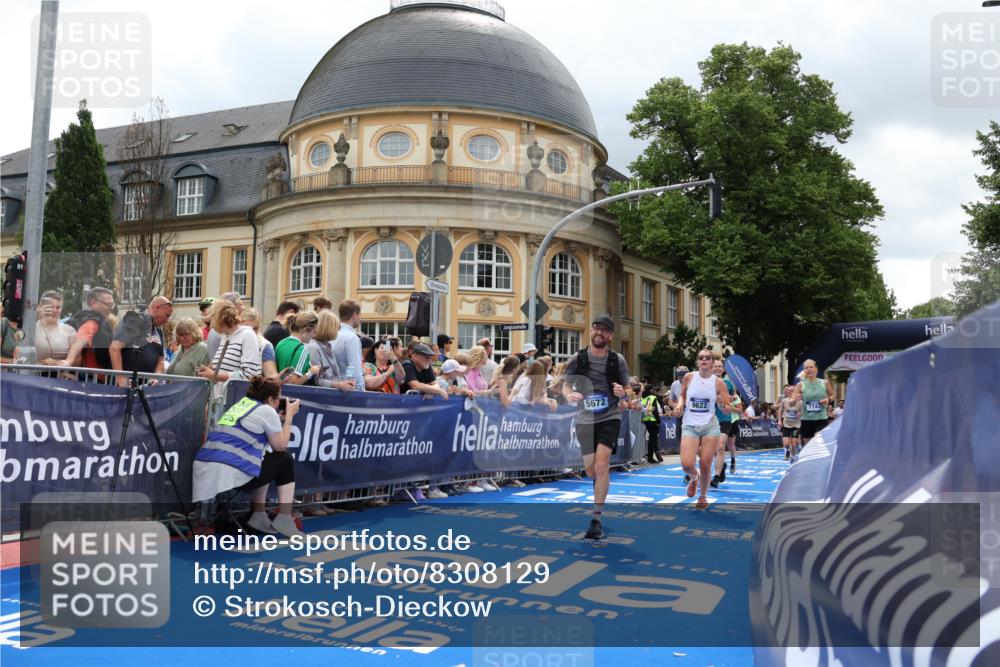29.06.2025 - hella hamburg halbmarathon Strokosch-Dieckow http://msf.ph/oto/8308129 29.06.2025 10:56:24 Ziel 1583, 3048, 4029, 5672, 5744, 6399, 7547, 7742, 8863, 9622, 10093, 10665, 11231, 11309, 15300, 15407, 15818, 16257, 16261, 16375, 17268, 17734, 18117, 18495, 18652, 18741, 18746, 18835 meine-sportfotos.de