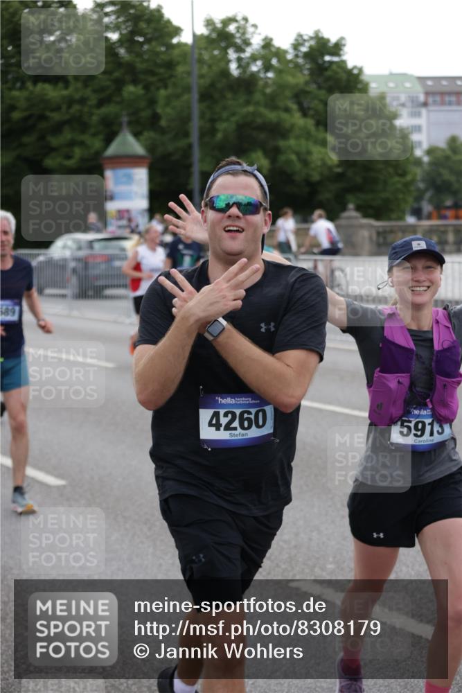 29.06.2025 - hella hamburg halbmarathon Jannik Wohlers http://msf.ph/oto/8308179 29.06.2025 10:38:18 Lombardsbrücke 56, 1390, 1721, 2576, 2660, 2693, 3216, 3323, 3726, 3927, 4028, 4259, 4260, 4316, 5617, 5684, 5913, 6695, 6696, 6875, 7148, 7263, 7371, 7561, 7692, 7849, 8367, 8583, 8635, 8747, 9004, 9455, 9708, 10604, 11059, 11635, 11697, 12028, 12072, 12075, 12577, 12722, 14096, 15755, 16181, 16346, 17250, 17333, 17478, 18050, 18471, 18504, 18709 meine-sportfotos.de