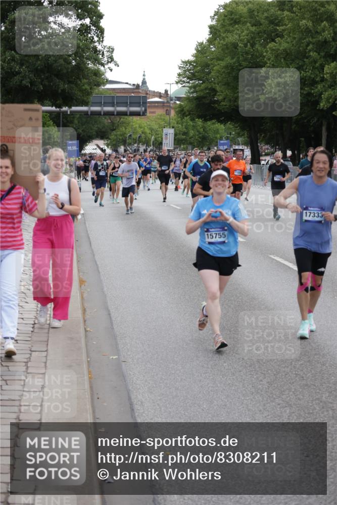 29.06.2025 - hella hamburg halbmarathon Jannik Wohlers http://msf.ph/oto/8308211 29.06.2025 10:38:19 Lombardsbrücke 56, 1232, 1390, 1721, 2576, 2660, 2693, 3216, 3323, 3726, 3927, 4028, 4259, 4260, 4316, 5617, 5684, 5913, 6695, 6696, 6875, 7148, 7263, 7371, 7561, 7849, 8367, 8583, 8635, 8747, 9004, 9455, 9708, 10554, 10604, 11059, 11635, 11697, 12028, 12072, 12075, 12577, 12722, 14096, 15755, 16181, 16346, 17250, 17333, 17478, 18050, 18471, 18504 meine-sportfotos.de