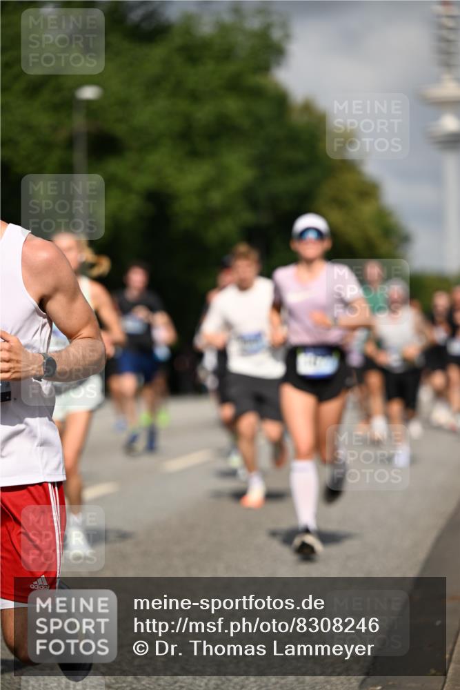 29.06.2025 - hella hamburg halbmarathon Dr. Thomas Lammeyer http://msf.ph/oto/8308246 29.06.2025 09:54:37 Kennedybrücke 1256, 1441, 1677, 1912, 1962, 2546, 2579, 3056, 3947, 4854, 4865, 4888, 4889, 5087, 5275, 5506, 5752, 6429, 6593, 6639, 6721, 6901, 7116, 7284, 7378, 7635, 7693, 8091, 8122, 8319, 8574, 8966, 9313, 9371, 9755, 9833, 9885, 10064, 10193, 10415, 10469 meine-sportfotos.de