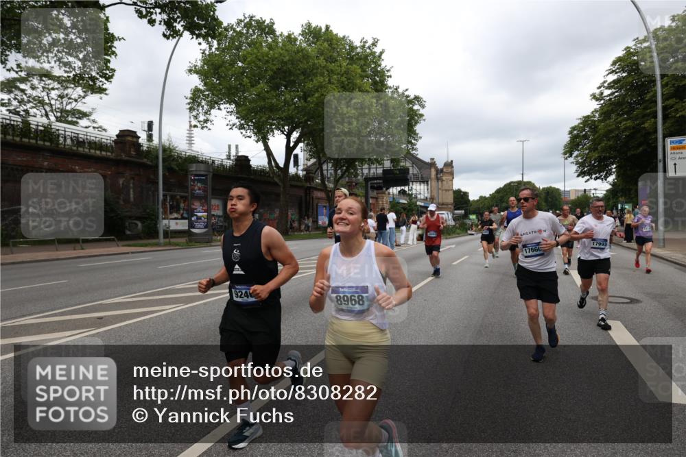 29.06.2025 - hella hamburg halbmarathon Yannick Fuchs http://msf.ph/oto/8308282 29.06.2025 10:50:29 20KM 1583, 1955, 2083, 2741, 3413, 3836, 4152, 4594, 4813, 5418, 5492, 5570, 6399, 6416, 6835, 7037, 7547, 8542, 8652, 8669, 8968, 8996, 9246, 9727, 9884, 9903, 9907, 9934, 10084, 10093, 10665, 11870, 12348, 12440, 12590, 12712, 13394, 13666, 13691, 13750, 14408, 14588, 14678, 14867, 15097, 15407, 15431, 15695, 16008, 16009, 16121, 16620, 16634, 16679, 17268, 17660, 17993, 18719, 18867, 18899, 19091 meine-sportfotos.de