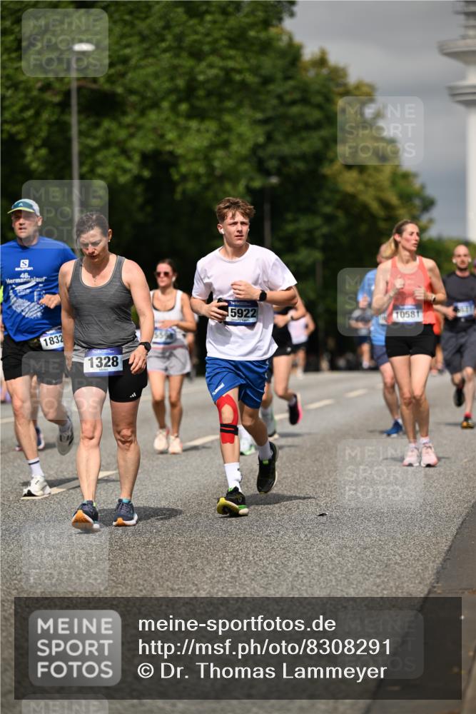 29.06.2025 - hella hamburg halbmarathon Dr. Thomas Lammeyer http://msf.ph/oto/8308291 29.06.2025 10:17:04 Kennedybrücke 1007, 1020, 1051, 1328, 3360, 4187, 4554, 5597, 5598, 6489, 7873, 8115, 8279, 9527, 10581 meine-sportfotos.de