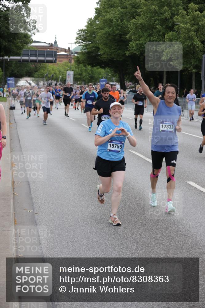 29.06.2025 - hella hamburg halbmarathon Jannik Wohlers http://msf.ph/oto/8308363 29.06.2025 10:38:19 Lombardsbrücke 56, 1232, 1390, 1721, 2576, 2660, 2693, 3216, 3323, 3726, 3927, 4028, 4259, 4260, 4316, 5617, 5684, 5913, 6695, 6696, 6875, 7148, 7263, 7371, 7561, 7849, 8367, 8583, 8635, 8747, 9004, 9455, 9708, 10554, 10604, 11059, 11635, 11697, 12028, 12072, 12075, 12577, 12722, 14096, 15755, 16181, 16346, 17250, 17333, 17478, 18050, 18471, 18504 meine-sportfotos.de