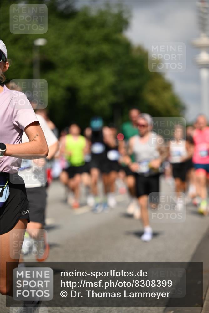 29.06.2025 - hella hamburg halbmarathon Dr. Thomas Lammeyer http://msf.ph/oto/8308399 29.06.2025 09:54:39 Kennedybrücke 1256, 1441, 1677, 1912, 1962, 2579, 3056, 3947, 4854, 4865, 4888, 4889, 5087, 5275, 5506, 6429, 6593, 6639, 6721, 6901, 7116, 7284, 7378, 7635, 7693, 8122, 8319, 8574, 8966, 9262, 9313, 9371, 9755, 9833, 9885, 10193, 10415, 10469 meine-sportfotos.de