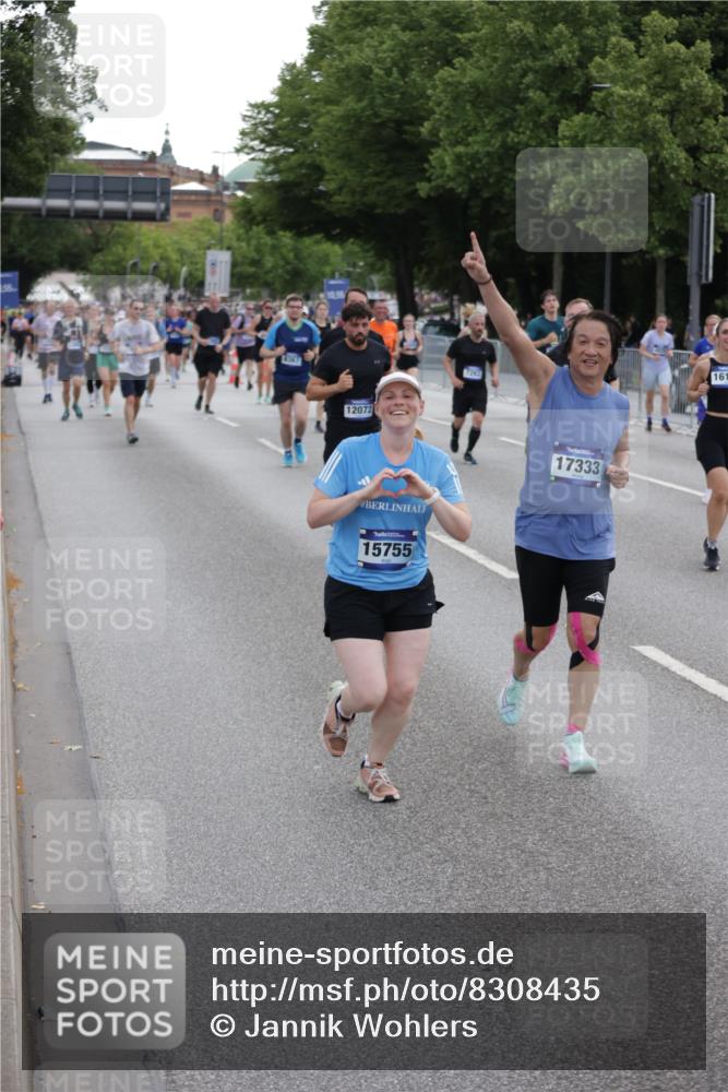 29.06.2025 - hella hamburg halbmarathon Jannik Wohlers http://msf.ph/oto/8308435 29.06.2025 10:38:19 Lombardsbrücke 56, 1232, 1390, 1721, 2576, 2660, 2693, 3216, 3323, 3726, 3927, 4028, 4259, 4260, 4316, 5617, 5684, 5913, 6695, 6696, 6875, 7148, 7263, 7371, 7561, 7849, 8367, 8583, 8635, 8747, 9004, 9455, 9708, 10554, 10604, 11059, 11635, 11697, 12028, 12072, 12075, 12577, 12722, 14096, 15755, 16181, 16346, 17250, 17333, 17478, 18050, 18471, 18504 meine-sportfotos.de
