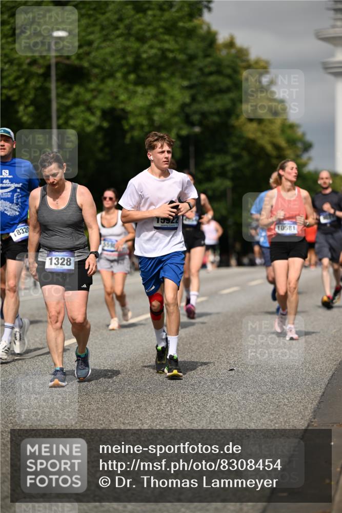 29.06.2025 - hella hamburg halbmarathon Dr. Thomas Lammeyer http://msf.ph/oto/8308454 29.06.2025 10:17:05 Kennedybrücke 1007, 1020, 1051, 1328, 4187, 4554, 5597, 5598, 6489, 7873, 8115, 8279, 9527, 10581 meine-sportfotos.de