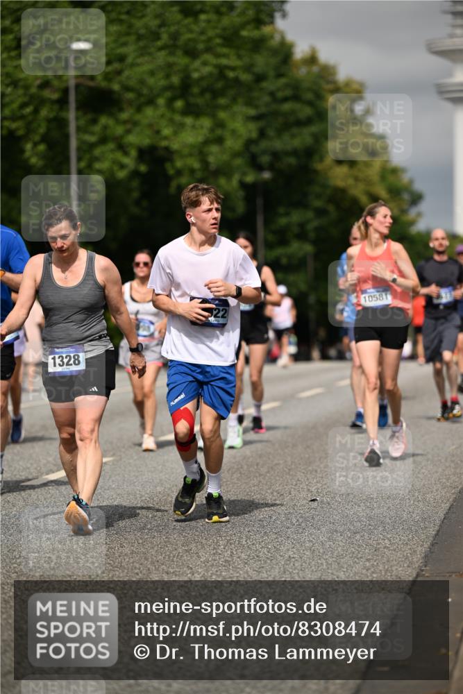 29.06.2025 - hella hamburg halbmarathon Dr. Thomas Lammeyer http://msf.ph/oto/8308474 29.06.2025 10:17:05 Kennedybrücke 1007, 1020, 1051, 1328, 4187, 4554, 5597, 5598, 6489, 7873, 8115, 8279, 9527, 10581 meine-sportfotos.de