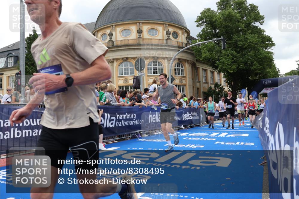 29.06.2025 - hella hamburg halbmarathon Strokosch-Dieckow http://msf.ph/oto/8308495 29.06.2025 10:56:29 Ziel 1583, 2083, 3048, 3413, 5721, 5744, 6399, 7037, 7742, 8311, 8542, 8652, 8863, 9562, 9622, 10093, 10665, 12509, 13863, 15145, 15407, 15818, 16257, 16261, 17268, 17734, 18746, 18835, 19120 meine-sportfotos.de