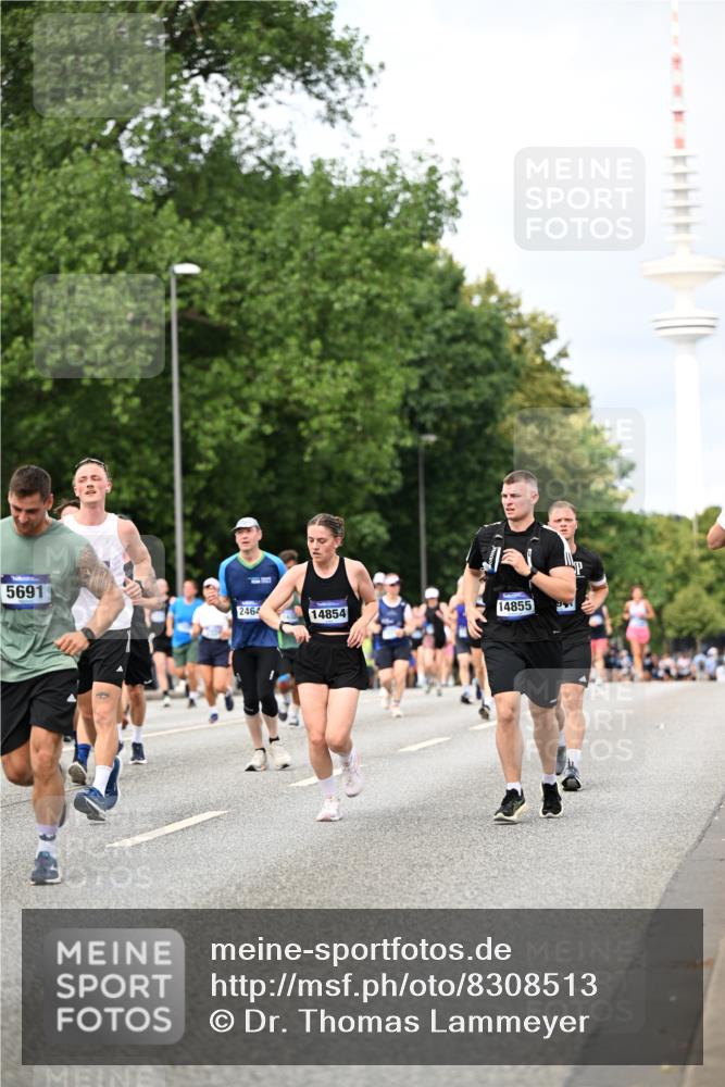 29.06.2025 - hella hamburg halbmarathon Dr. Thomas Lammeyer http://msf.ph/oto/8308513 29.06.2025 10:38:19 Kennedybrücke 1025, 1705, 1764, 1787, 2038, 2276, 2464, 2496, 2510, 2511, 2933, 3340, 3829, 4445, 4824, 4826, 4942, 5096, 5566, 5569, 5691, 6034, 6109, 6364, 6574, 6718, 6727, 7324, 7329, 7565, 7653, 7982, 8202, 8277, 8282, 9094, 9875, 10007, 10048, 10071, 10561, 10564, 11122, 11229, 11338, 11432 meine-sportfotos.de