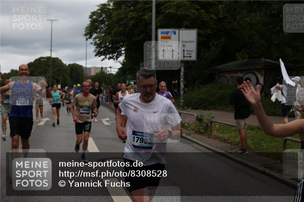 29.06.2025 - hella hamburg halbmarathon Yannick Fuchs http://msf.ph/oto/8308528 29.06.2025 10:50:30 20KM 1583, 1955, 2083, 2741, 3413, 3836, 4152, 4594, 4813, 5418, 5492, 5570, 6399, 6416, 6835, 7037, 7547, 8393, 8542, 8652, 8669, 8968, 8996, 9246, 9727, 9884, 9903, 9907, 9934, 10084, 10093, 10665, 11212, 11870, 12348, 12440, 12590, 12712, 13394, 13666, 13691, 13750, 14408, 14588, 14678, 14867, 15097, 15407, 15431, 15695, 16008, 16009, 16121, 16620, 16634, 16679, 17268, 17660, 17993, 18208, 18719, 18867, 18899, 19091 meine-sportfotos.de
