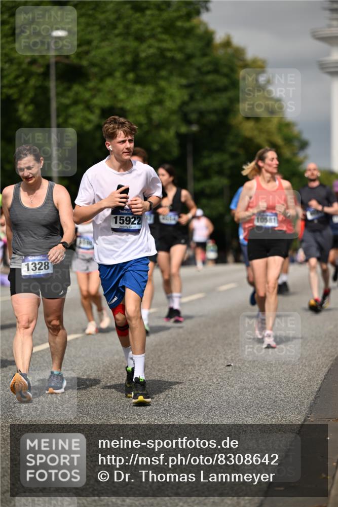 29.06.2025 - hella hamburg halbmarathon Dr. Thomas Lammeyer http://msf.ph/oto/8308642 29.06.2025 10:17:05 Kennedybrücke 1007, 1020, 1051, 1328, 4187, 4554, 5597, 5598, 6489, 7873, 8115, 8279, 9527, 10581 meine-sportfotos.de