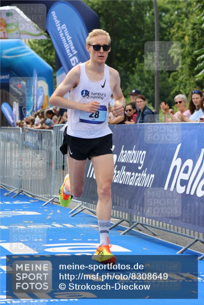 29.06.2025 - hella hamburg halbmarathon Strokosch-Dieckow http://msf.ph/oto/8308649 29.06.2025 10:12:39 Ziel 28 meine-sportfotos.de