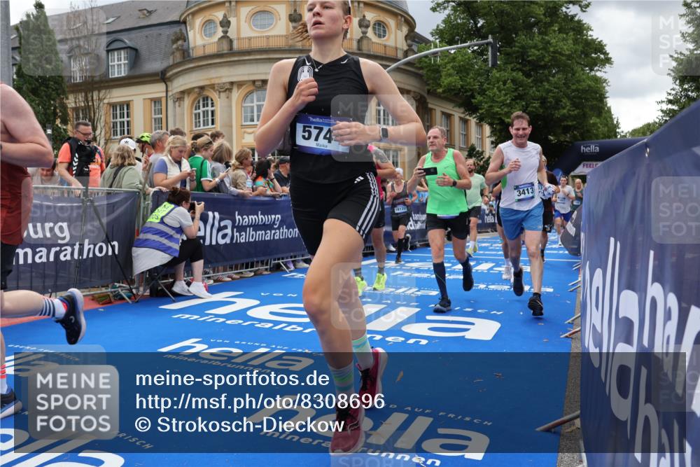 29.06.2025 - hella hamburg halbmarathon Strokosch-Dieckow http://msf.ph/oto/8308696 29.06.2025 10:56:35 Ziel 1583, 2083, 3413, 4152, 5721, 5744, 6399, 6416, 6759, 7037, 7646, 8311, 8542, 8652, 8744, 9488, 9562, 10093, 11083, 11870, 12509, 13863, 15145, 15407, 15712, 16043, 16121, 16257, 16261, 17259, 17268, 18340, 18746, 18835, 18899, 19120 meine-sportfotos.de