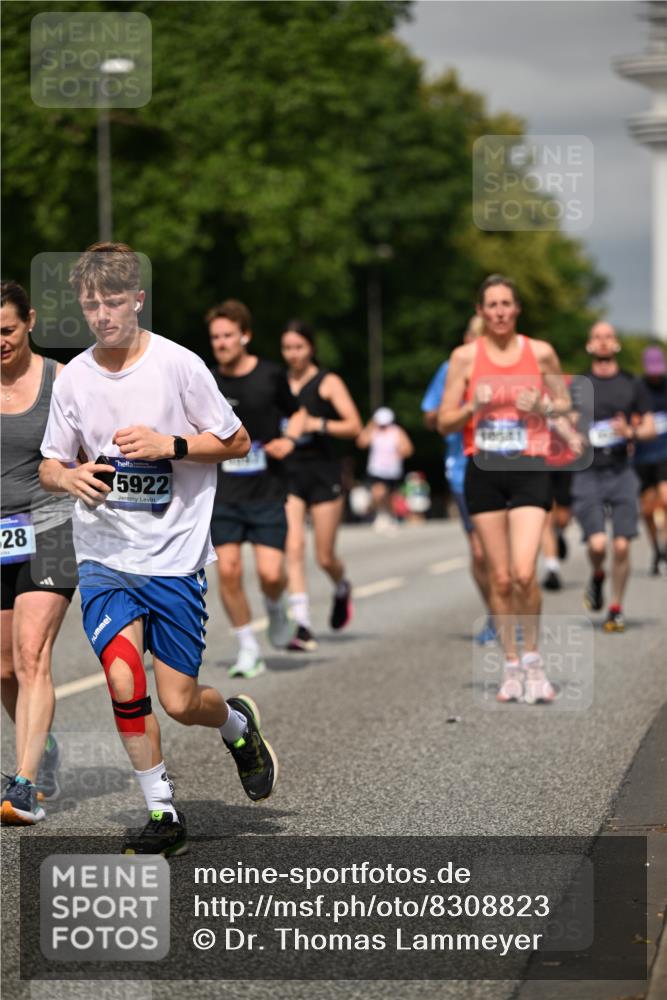 29.06.2025 - hella hamburg halbmarathon Dr. Thomas Lammeyer http://msf.ph/oto/8308823 29.06.2025 10:17:06 Kennedybrücke 1007, 1020, 1051, 1328, 1859, 4187, 4554, 5597, 5598, 6489, 7346, 7873, 8115, 8279, 9527, 10581 meine-sportfotos.de