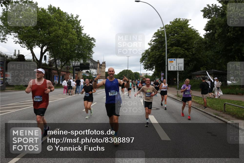 29.06.2025 - hella hamburg halbmarathon Yannick Fuchs http://msf.ph/oto/8308897 29.06.2025 10:50:31 20KM 1583, 1955, 2083, 2741, 3413, 3836, 4152, 5418, 5492, 5570, 6399, 6416, 6835, 7037, 7547, 8393, 8542, 8652, 8669, 8968, 8996, 9246, 9488, 9727, 9884, 9903, 9907, 9934, 10084, 10093, 10665, 11212, 12348, 12440, 12590, 12712, 13394, 13666, 13691, 13750, 14139, 14408, 14588, 14678, 14867, 15097, 15407, 15431, 15695, 16008, 16009, 16121, 16620, 16634, 16679, 17268, 17660, 17993, 18208, 18719, 18867, 18899, 19091 meine-sportfotos.de