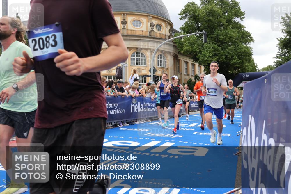 29.06.2025 - hella hamburg halbmarathon Strokosch-Dieckow http://msf.ph/oto/8308899 29.06.2025 10:56:37 Ziel 1583, 2083, 3413, 4152, 5721, 5744, 6416, 6759, 7037, 7646, 8311, 8542, 8652, 8744, 8996, 9488, 9562, 10093, 11083, 11870, 12509, 13863, 14369, 15134, 15145, 15431, 15712, 16043, 16121, 17259, 18340, 18634, 18746, 18835, 18899, 19120 meine-sportfotos.de