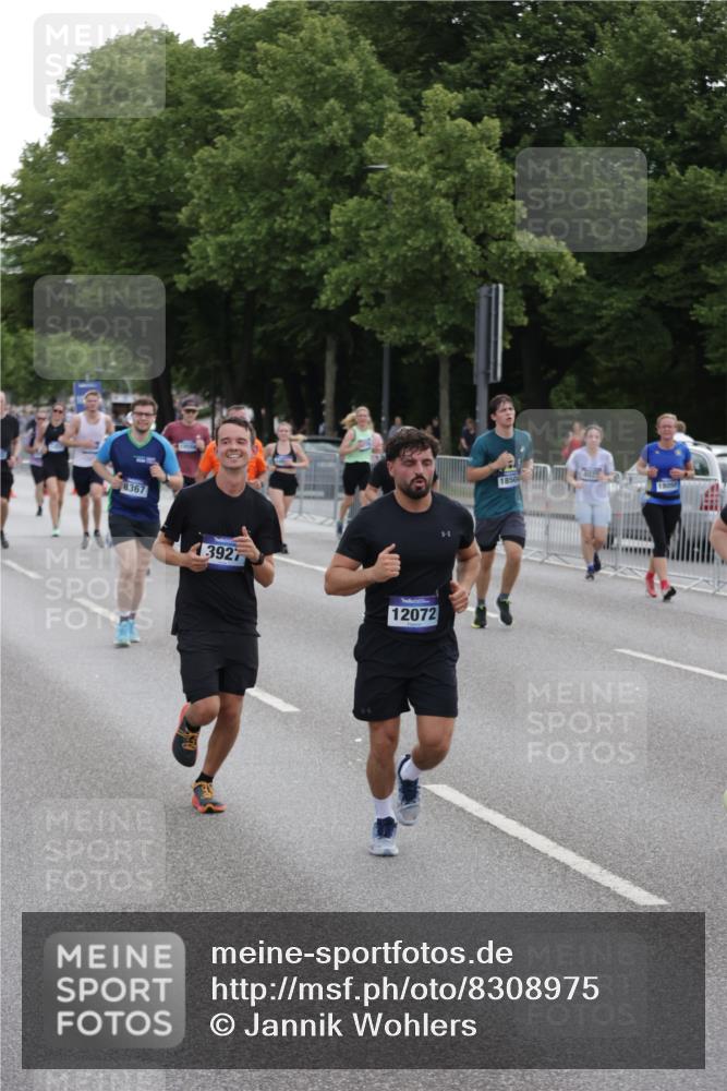 29.06.2025 - hella hamburg halbmarathon Jannik Wohlers http://msf.ph/oto/8308975 29.06.2025 10:38:21 Lombardsbrücke 56, 1232, 1390, 1451, 2576, 2660, 2693, 3216, 3323, 3726, 3927, 4028, 4257, 4259, 4260, 4316, 4320, 4964, 5913, 6695, 6696, 6875, 7148, 7263, 7849, 8367, 8583, 8747, 9004, 9455, 9708, 10554, 10604, 11059, 11635, 11697, 12028, 12072, 12075, 12577, 12722, 14557, 14558, 15755, 16181, 16346, 17250, 17333, 18050, 18471, 18504 meine-sportfotos.de
