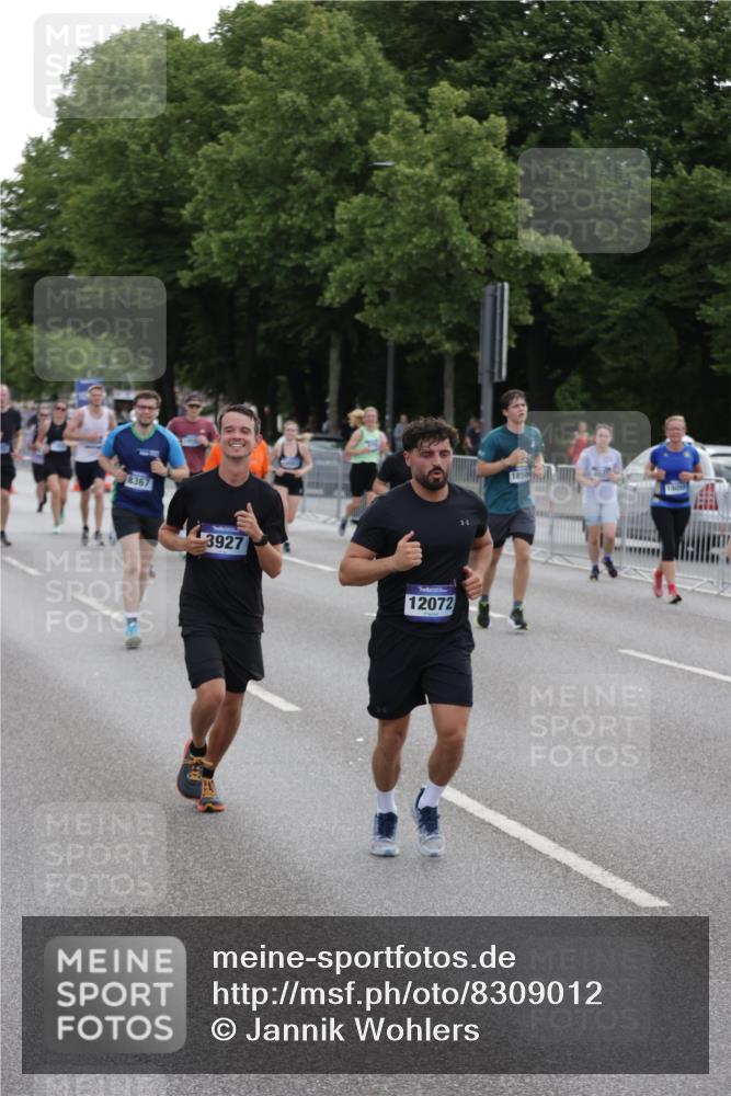 29.06.2025 - hella hamburg halbmarathon Jannik Wohlers http://msf.ph/oto/8309012 29.06.2025 10:38:21 Lombardsbrücke 56, 1232, 1390, 1451, 2576, 2660, 2693, 3216, 3323, 3726, 3927, 4028, 4257, 4259, 4260, 4316, 4320, 4964, 5913, 6695, 6696, 6875, 7148, 7263, 7849, 8367, 8583, 8747, 9004, 9455, 9708, 10554, 10604, 11059, 11635, 11697, 12028, 12072, 12075, 12577, 12722, 14557, 14558, 15755, 16181, 16346, 17250, 17333, 18050, 18471, 18504 meine-sportfotos.de