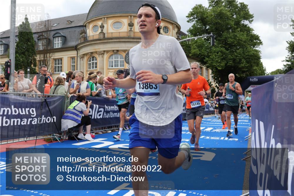 29.06.2025 - hella hamburg halbmarathon Strokosch-Dieckow http://msf.ph/oto/8309022 29.06.2025 10:56:38 Ziel 2083, 3413, 4152, 5721, 5744, 6416, 6759, 7037, 7646, 8311, 8542, 8652, 8744, 8825, 8996, 9488, 9562, 10093, 11083, 11870, 12509, 13863, 14369, 14461, 15134, 15145, 15431, 15712, 16043, 16121, 17259, 18340, 18634, 18899, 19120 meine-sportfotos.de