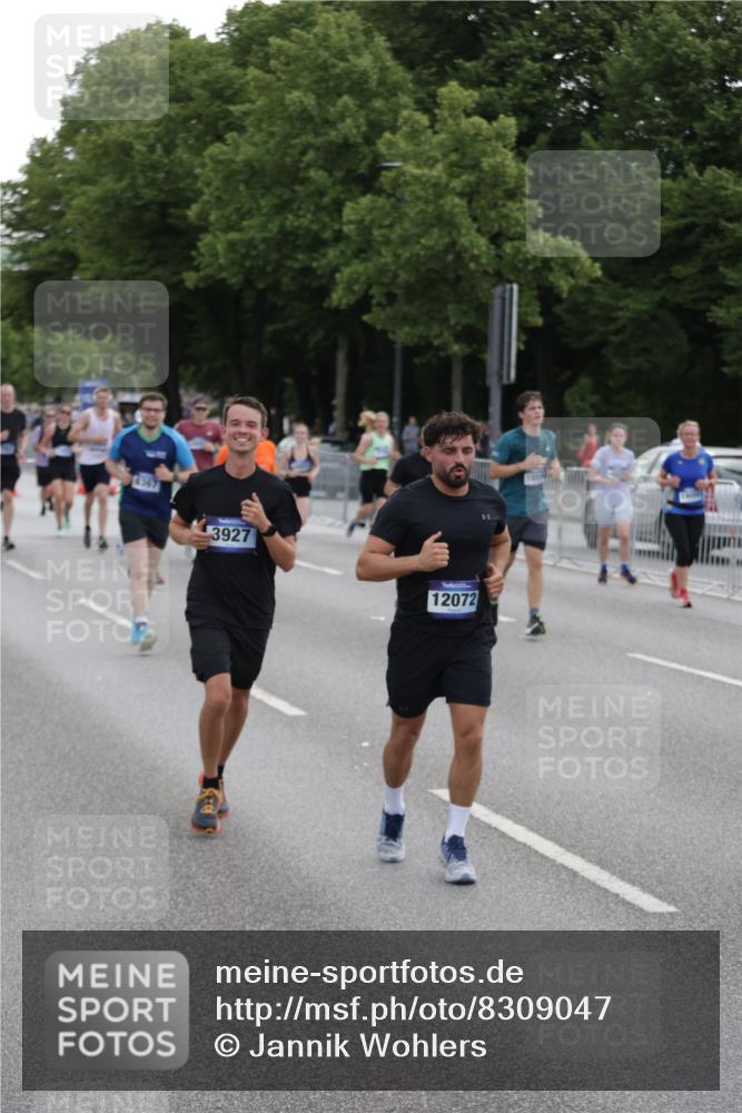 29.06.2025 - hella hamburg halbmarathon Jannik Wohlers http://msf.ph/oto/8309047 29.06.2025 10:38:21 Lombardsbrücke 56, 1232, 1390, 1451, 2576, 2660, 2693, 3216, 3323, 3726, 3927, 4028, 4257, 4259, 4260, 4316, 4320, 4964, 5913, 6695, 6696, 6875, 7148, 7263, 7849, 8367, 8583, 8747, 9004, 9455, 9708, 10554, 10604, 11059, 11635, 11697, 12028, 12072, 12075, 12577, 12722, 14557, 14558, 15755, 16181, 16346, 17250, 17333, 18050, 18471, 18504 meine-sportfotos.de