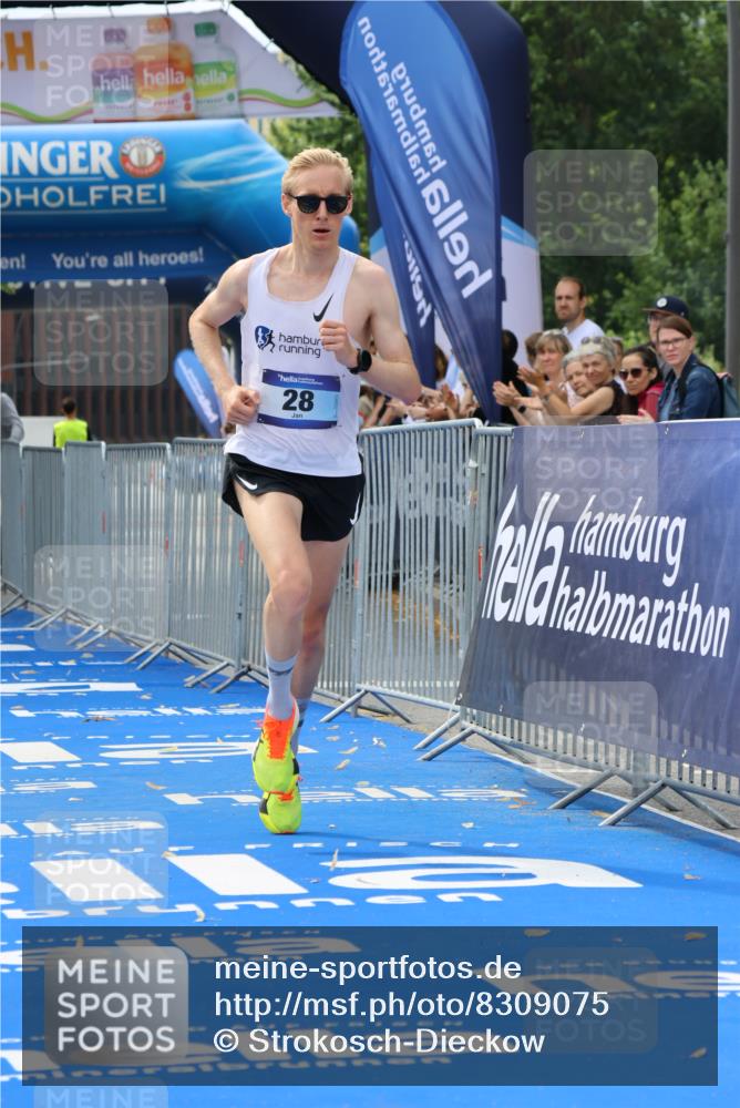 29.06.2025 - hella hamburg halbmarathon Strokosch-Dieckow http://msf.ph/oto/8309075 29.06.2025 10:12:39 Ziel 28 meine-sportfotos.de