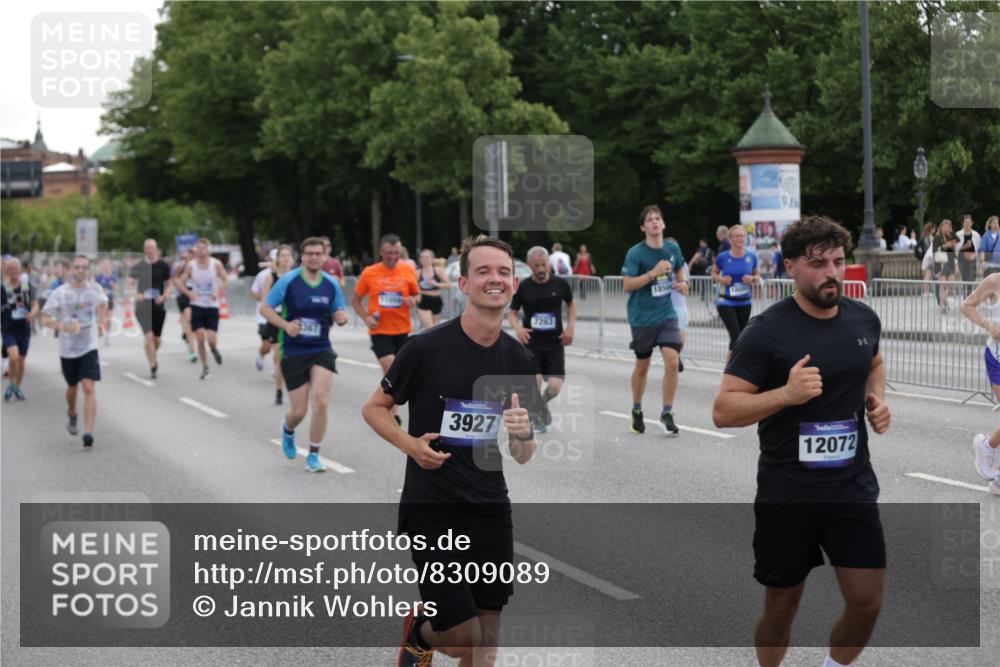 29.06.2025 - hella hamburg halbmarathon Jannik Wohlers http://msf.ph/oto/8309089 29.06.2025 10:38:23 Lombardsbrücke 56, 1232, 1390, 1451, 2576, 2660, 2693, 3307, 3323, 3726, 3927, 4028, 4257, 4259, 4260, 4316, 4320, 4964, 5913, 6695, 6696, 6875, 7148, 7263, 7849, 8367, 8583, 8747, 9004, 9455, 9708, 10554, 10604, 11059, 11635, 11697, 12028, 12072, 12075, 12722, 14557, 14558, 15755, 16181, 16346, 17250, 17333, 18050, 18471, 18504 meine-sportfotos.de