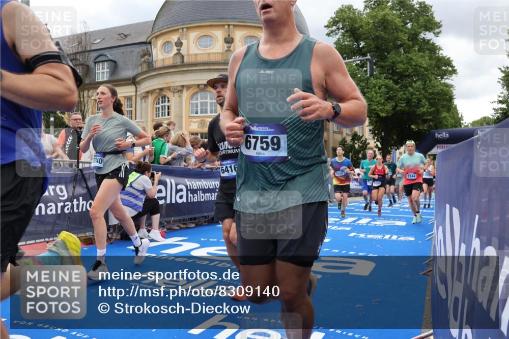 29.06.2025 - hella hamburg halbmarathon Strokosch-Dieckow http://msf.ph/oto/8309140 29.06.2025 10:56:40 Ziel 2083, 2378, 3836, 4152, 5721, 6416, 6759, 7037, 7646, 8311, 8744, 8825, 8996, 9488, 9562, 11083, 11870, 12509, 13863, 14369, 14461, 15134, 15145, 15431, 15712, 16043, 16121, 17133, 17259, 18340, 18634, 18899, 19120 meine-sportfotos.de